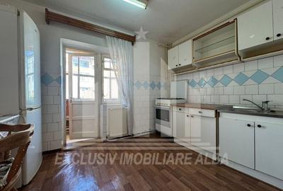 Apartament cu 3 camere decomandat, mobilat în Cetate - 3
