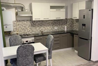 Apartament cu 3 camere decomandat în Tractorul - 2