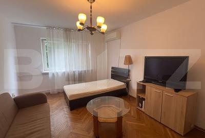 Apartament cu 3 camere decomandat, mobilat în Central