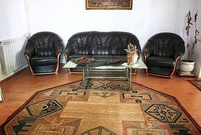 Casă cu 4 camere cu Teren 710 Mp în Central - 1