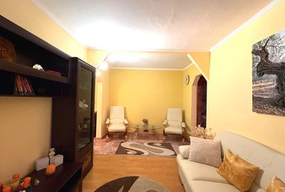 Apartament cu 3 camere decomandat în Est