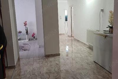 Apartament cu 4 camere decomandat în Central - 3