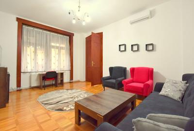 Apartament cu 3 camere semidecomandat, mobilat în Ultracentral