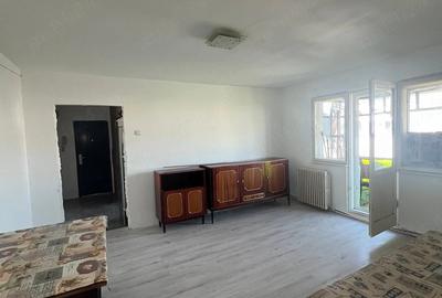 Apartament cu 2 camere semidecomandat în Decebal