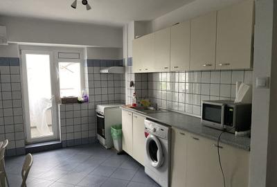 Apartament cu 2 camere decomandat, mobilat în Calea Călărașilor