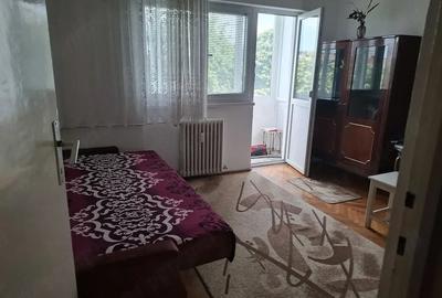 Apartament cu 3 camere semidecomandat în Podgoria