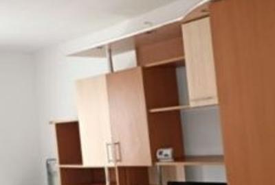 Apartament cu 1 camere semidecomandat în Tractorul - 5