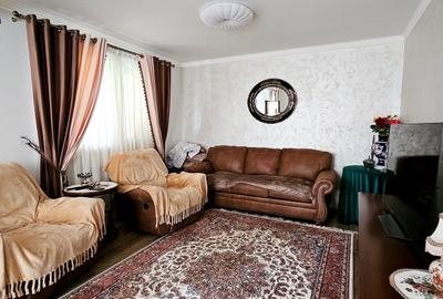 Casă cu 5 camere cu Canalizare în Exterior Est - 2