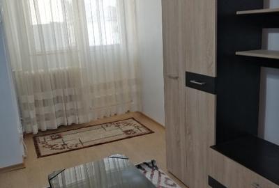 Garsonieră decomandată în Nicolina