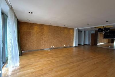 Apartament cu 4 camere în Băneasa