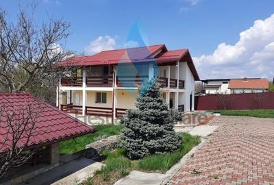 Casă cu 4 camere cu Garaj în Bârnova