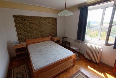 Apartament cu 2 camere semidecomandat, mobilat în Piața Unirii