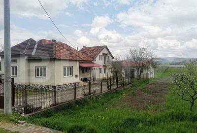 Casă individuală cu 5 camere cu Canalizare în Leșnic