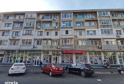 Apartament cu 3 camere semidecomandat în Independenței