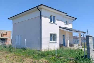 Casă cu 4 camere cu Teren 354 Mp în Crevedia