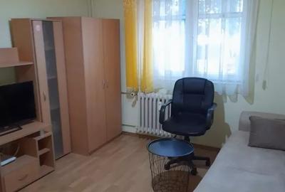 Garsonieră decomandată în Nicolina