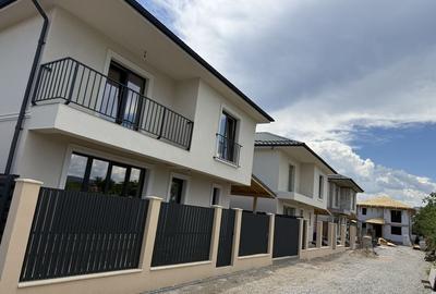 Casă cu 4 camere în Mărăcineanu