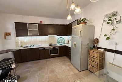 Casă cu 8 camere cu Teren 314 Mp în Central