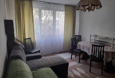 Apartament cu 3 camere semidecomandat în Drumul Taberei