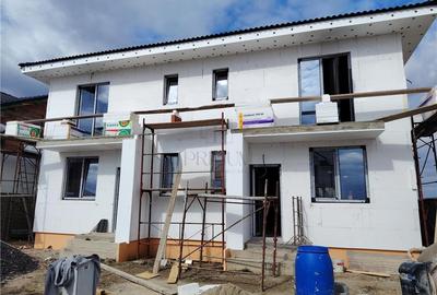 Duplex cu 4 camere cu Canalizare în Moșnița Veche