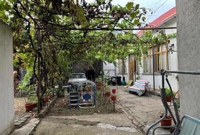 Casă cu 5 camere în Aluniș