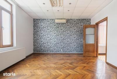 Casă cu Teren 385 Mp în Peninsula