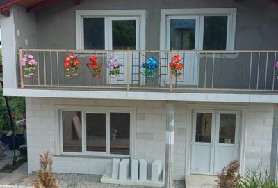 Casă individuală cu 4 camere cu Teren 250 Mp în Central