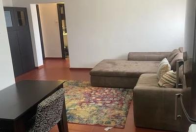 Apartament cu 3 camere semidecomandat în Grivița