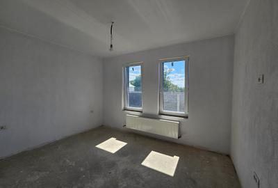 Duplex cu 4 camere cu Canalizare în Parța - 15