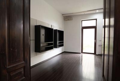 Casă individuală cu 10 camere cu Canalizare în Central - 5