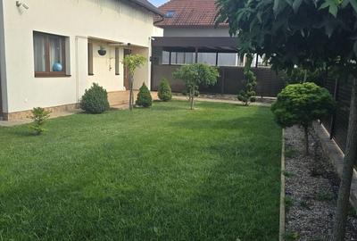 Casă cu 4 camere în Mărtinești