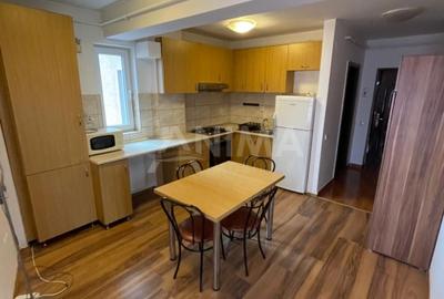 Apartament cu 2 camere semidecomandat, mobilat în Central