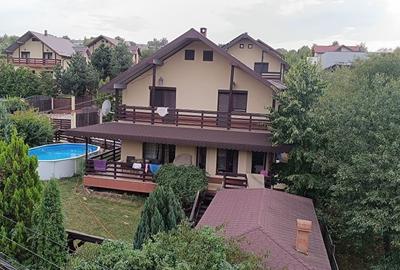 Casă cu 4 camere în Bucium