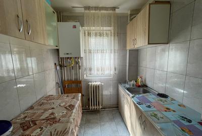 Apartament cu 3 camere semidecomandat în Păcurari