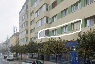 Apartament cu 3 camere semidecomandat în Central