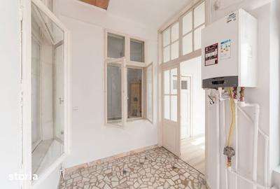 Casă cu 4 camere cu Canalizare în Craiovei
