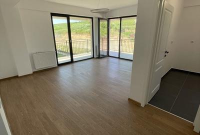 Apartament cu 3 camere decomandat în Bucium - 2