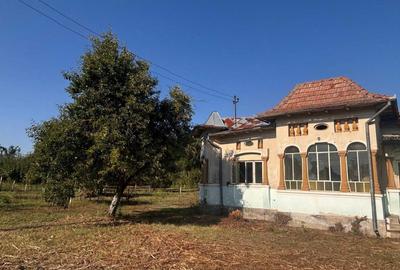 Casă cu 4 camere în Olanu