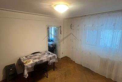 Apartament cu 3 camere semidecomandat în Podu Roș - 1