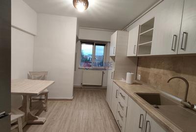 Apartament cu 3 camere decomandat în Balada