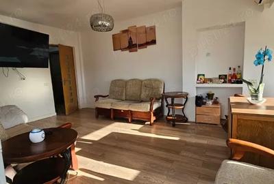 Casă cu 3 camere decomandat în Casa de Cultură
