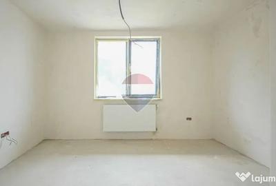 Casă cu 4 camere cu Teren 500 Mp în Stupini