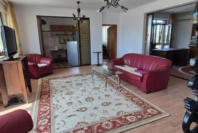 Apartament cu 5 camere decomandat în Domenii