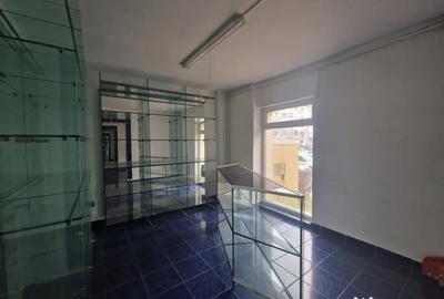 Spațiu comercial, de 48 mp, în Decebal - 3
