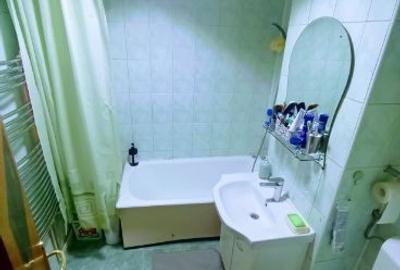 Apartament cu 3 camere decomandat în Tractorul - 9
