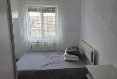Apartament cu 3 camere semidecomandat în Micro 9