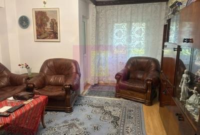 Apartament cu 3 camere decomandat în Drumul Sării