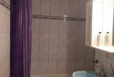 Apartament cu 3 camere semidecomandat în Narcisa