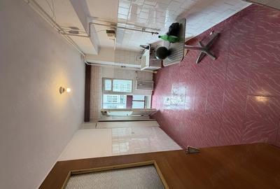 Apartament cu 3 camere decomandat în Republicii