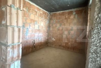 Casă cu 3 camere în Toculești